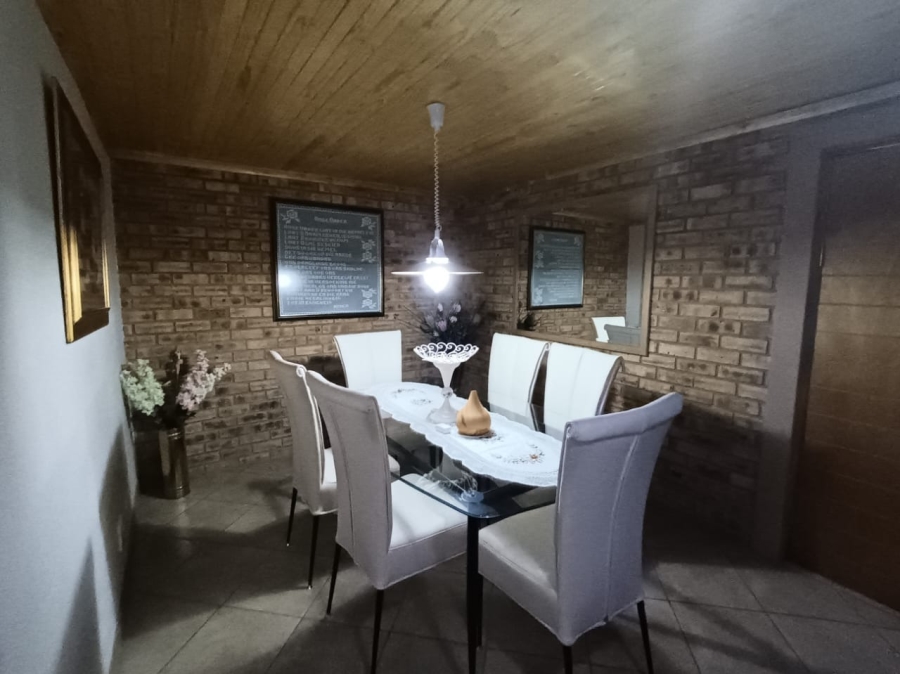 4 Bedroom Property for Sale in Mooinooi North West